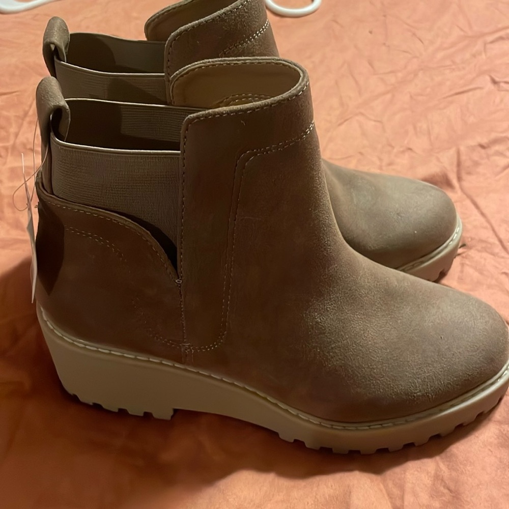 Women’s DV Shoes NWT